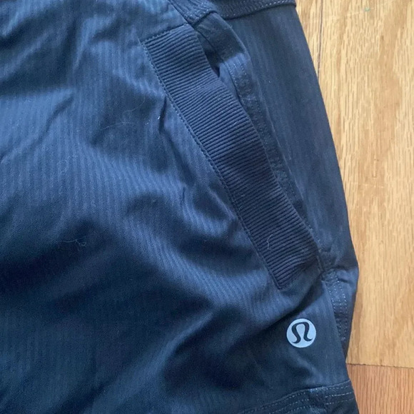 Lululemon sz 6 Studio Crop Coal (black) for yoga excellent pre owned condition - Picture 10 of 14